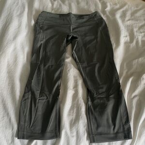 Lululemon Women’s Olive Green Crop Leggings